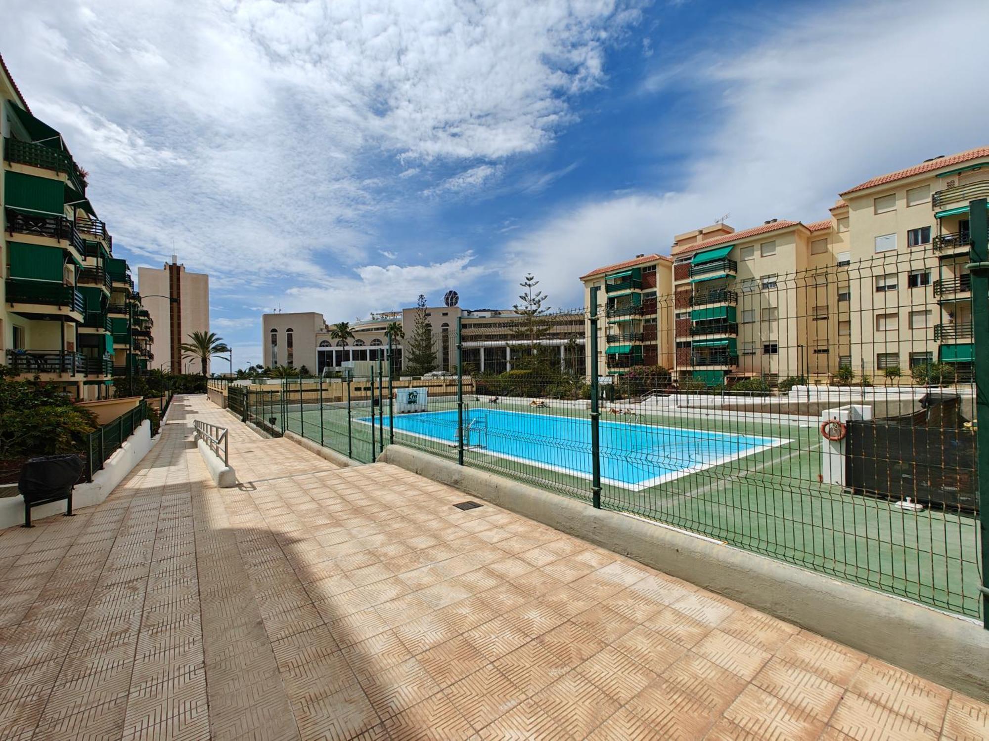Sun Apartment - 3 Bedrooms, Priv Parking, Pool, Ac, Tv Channels, Fibre Net Los Cristianos  Extérieur photo