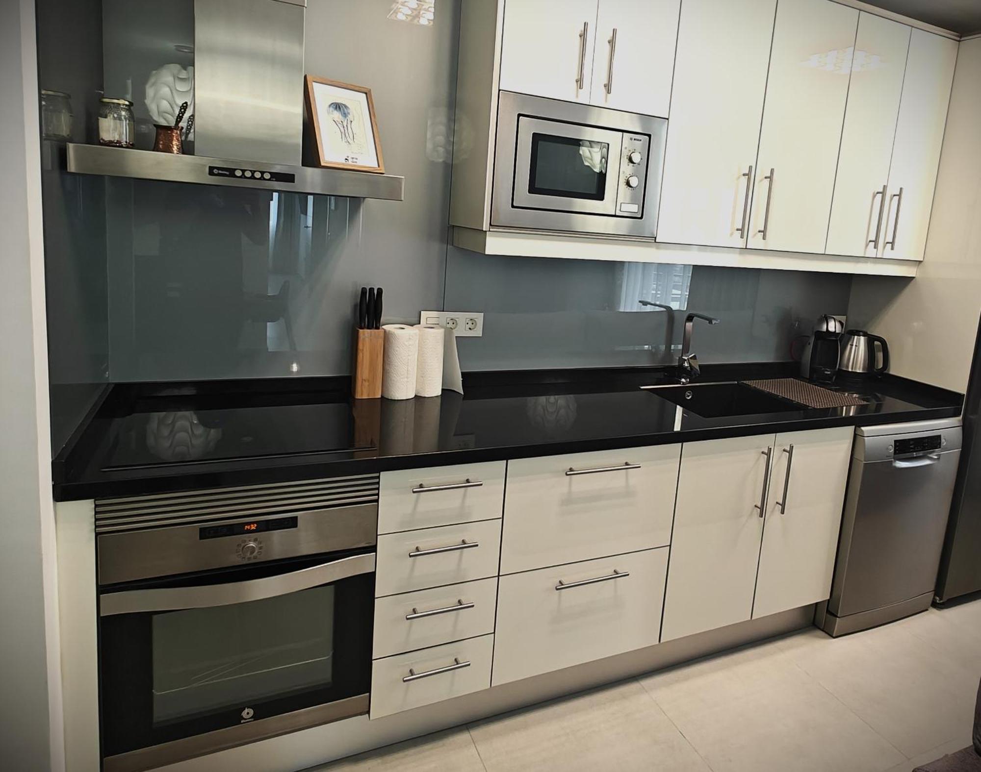 Sun Apartment - 3 Bedrooms, Priv Parking, Pool, Ac, Tv Channels, Fibre Net Los Cristianos  Extérieur photo