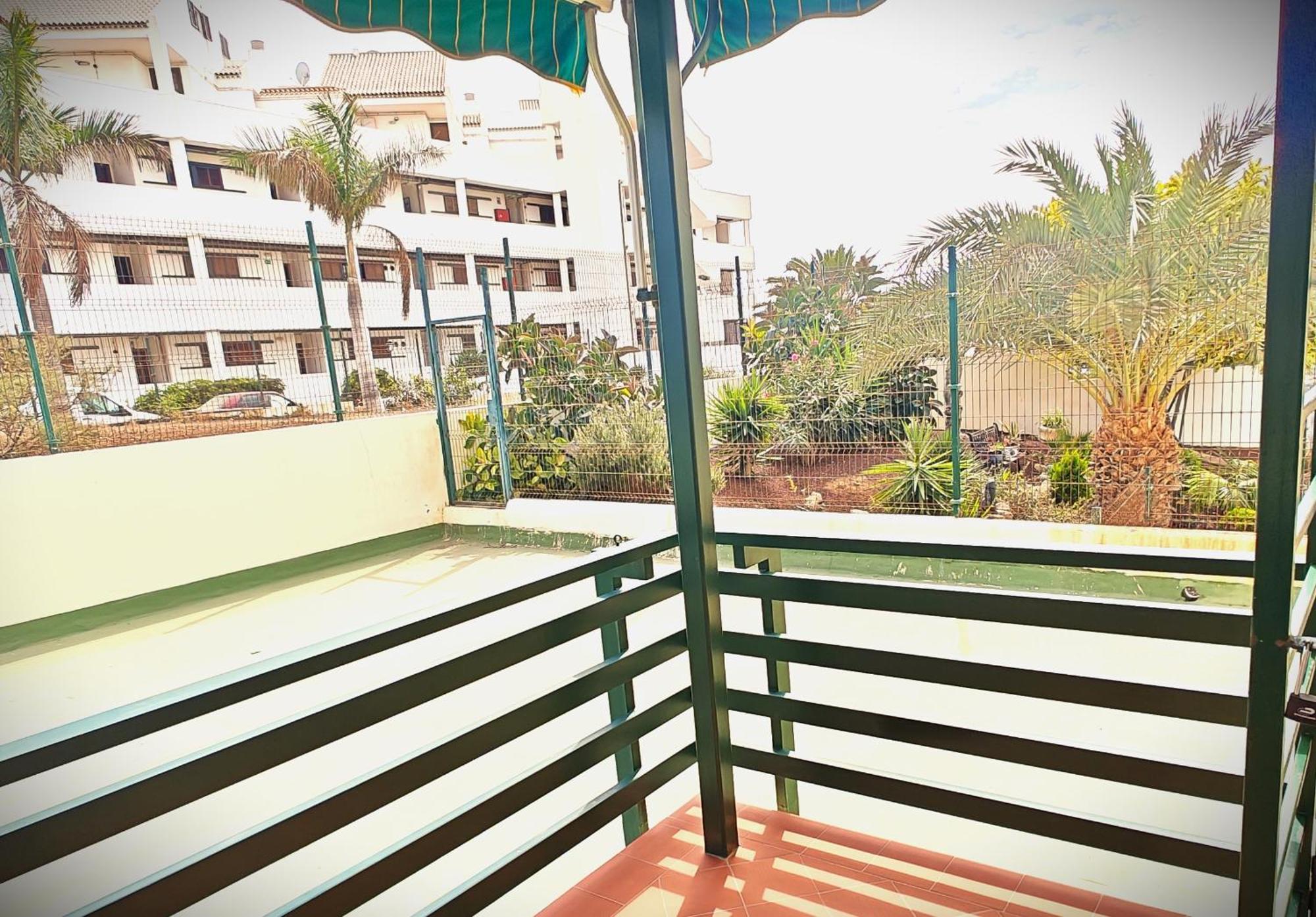 Sun Apartment - 3 Bedrooms, Priv Parking, Pool, Ac, Tv Channels, Fibre Net Los Cristianos  Extérieur photo