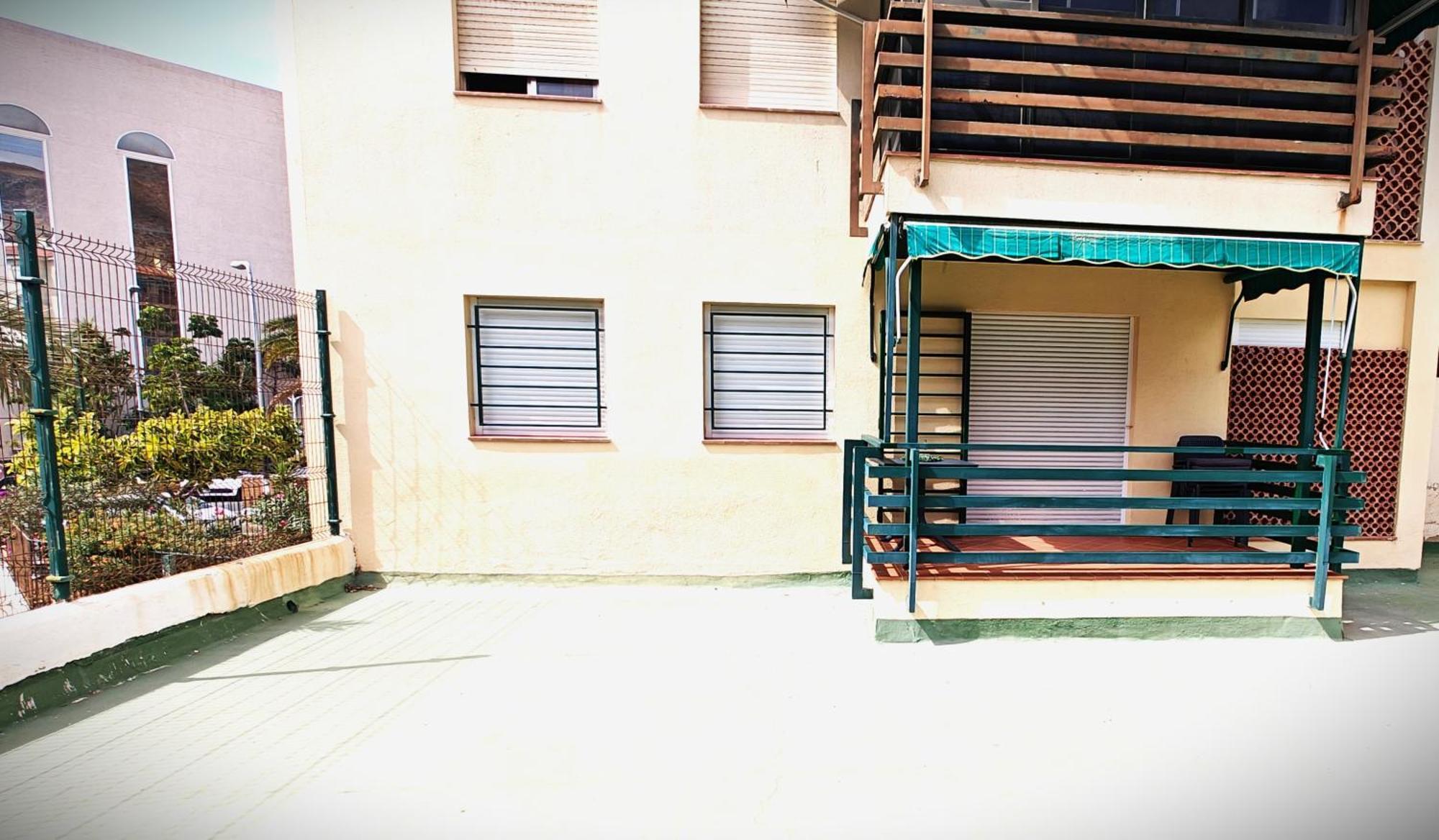 Sun Apartment - 3 Bedrooms, Priv Parking, Pool, Ac, Tv Channels, Fibre Net Los Cristianos  Extérieur photo