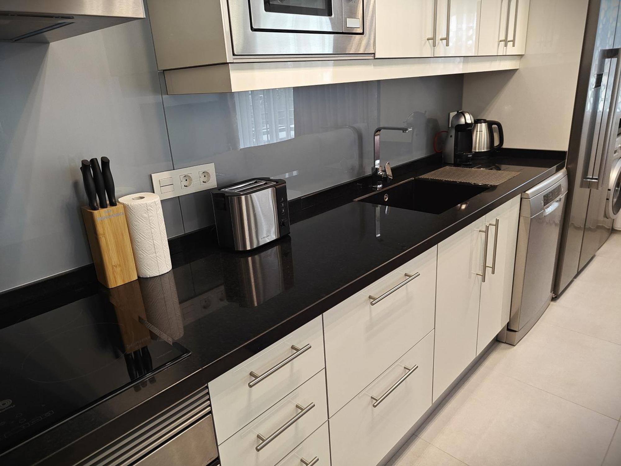 Sun Apartment - 3 Bedrooms, Priv Parking, Pool, Ac, Tv Channels, Fibre Net Los Cristianos  Extérieur photo