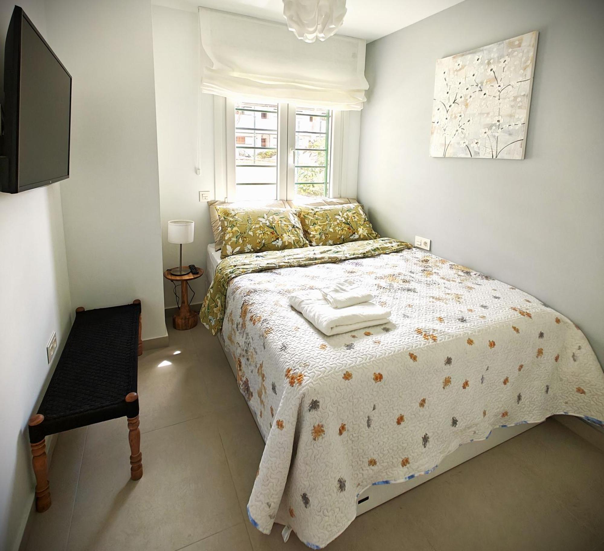 Sun Apartment - 3 Bedrooms, Priv Parking, Pool, Ac, Tv Channels, Fibre Net Los Cristianos  Extérieur photo