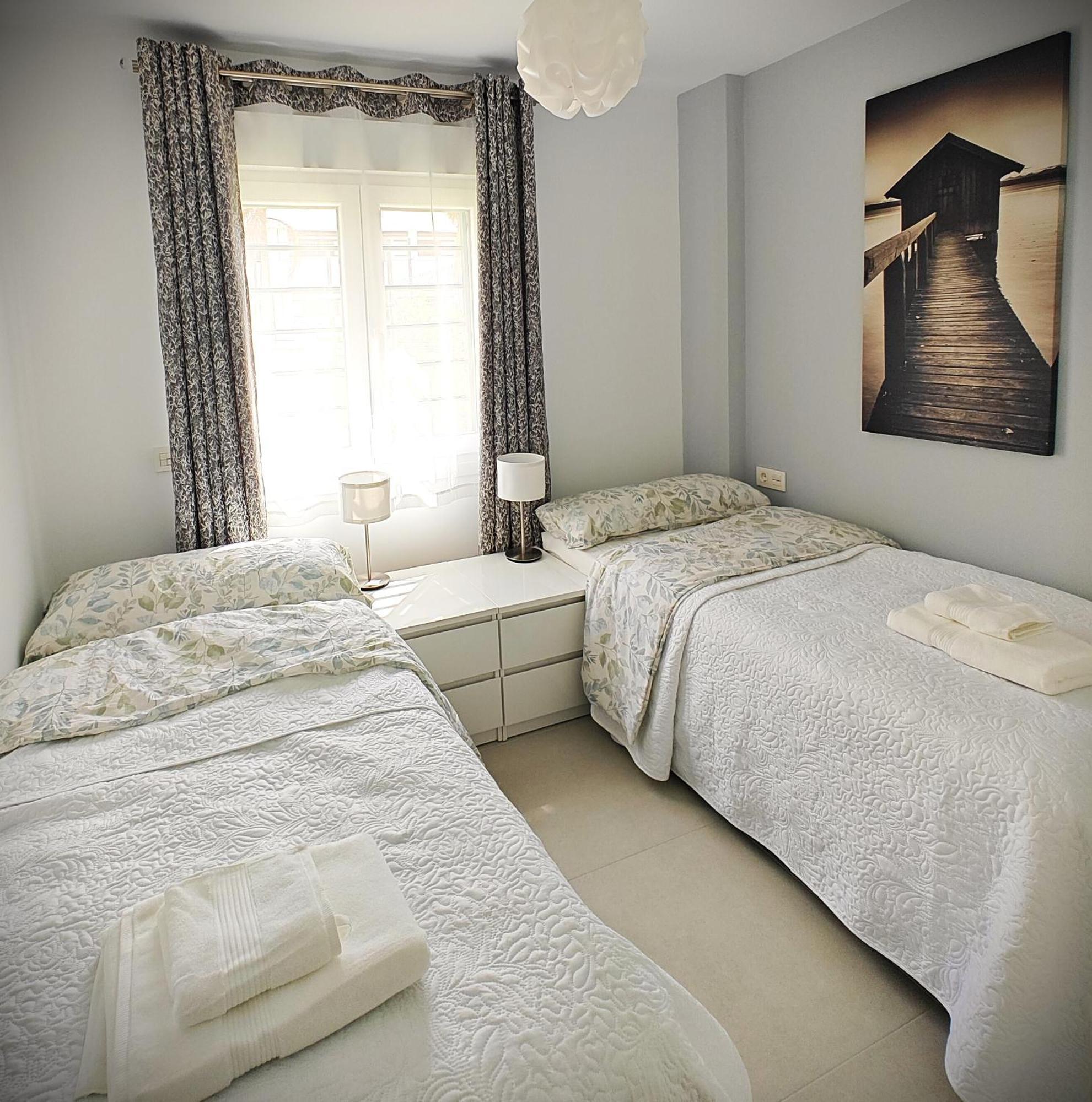 Sun Apartment - 3 Bedrooms, Priv Parking, Pool, Ac, Tv Channels, Fibre Net Los Cristianos  Extérieur photo