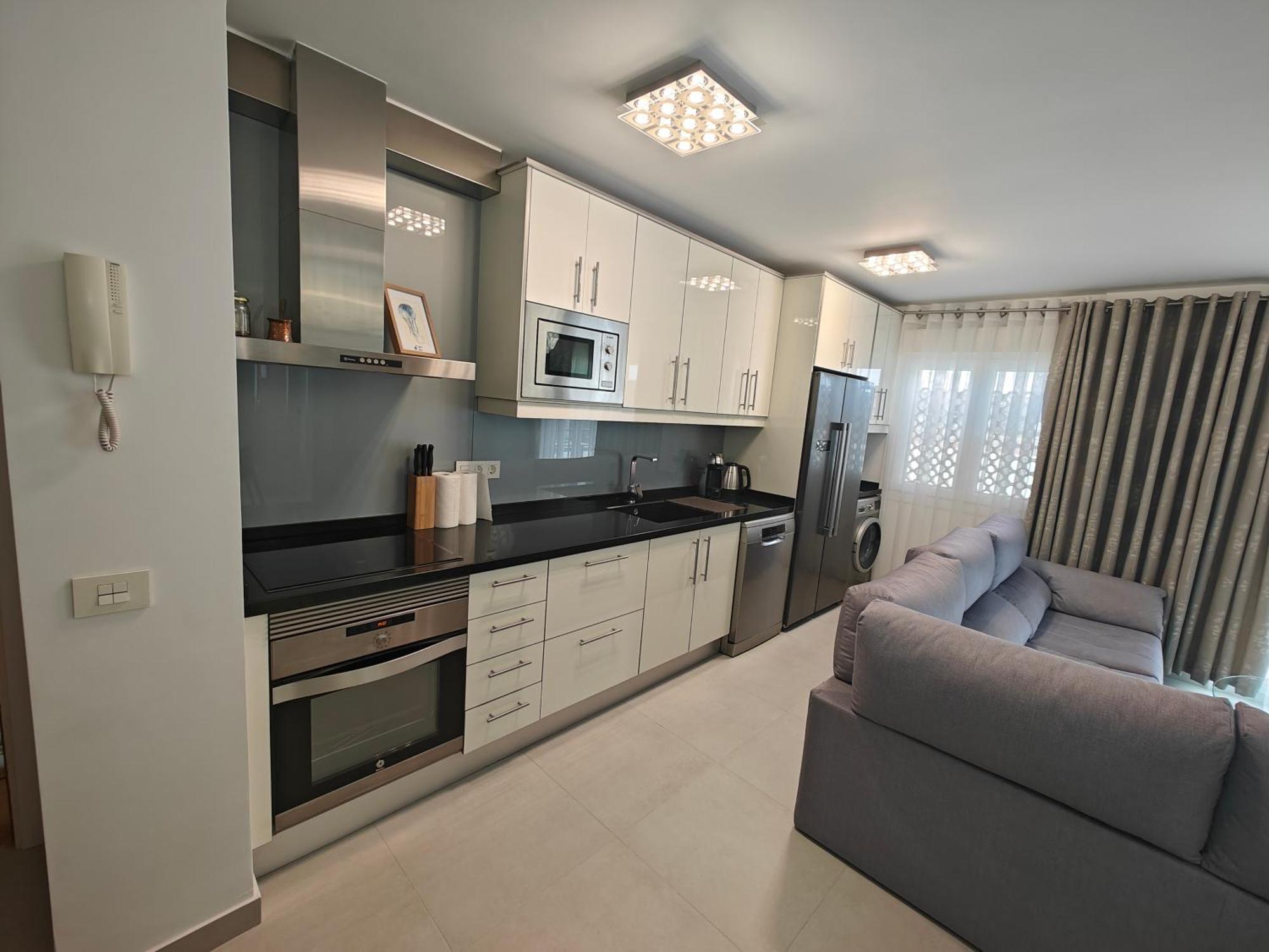 Sun Apartment - 3 Bedrooms, Priv Parking, Pool, Ac, Tv Channels, Fibre Net Los Cristianos  Extérieur photo
