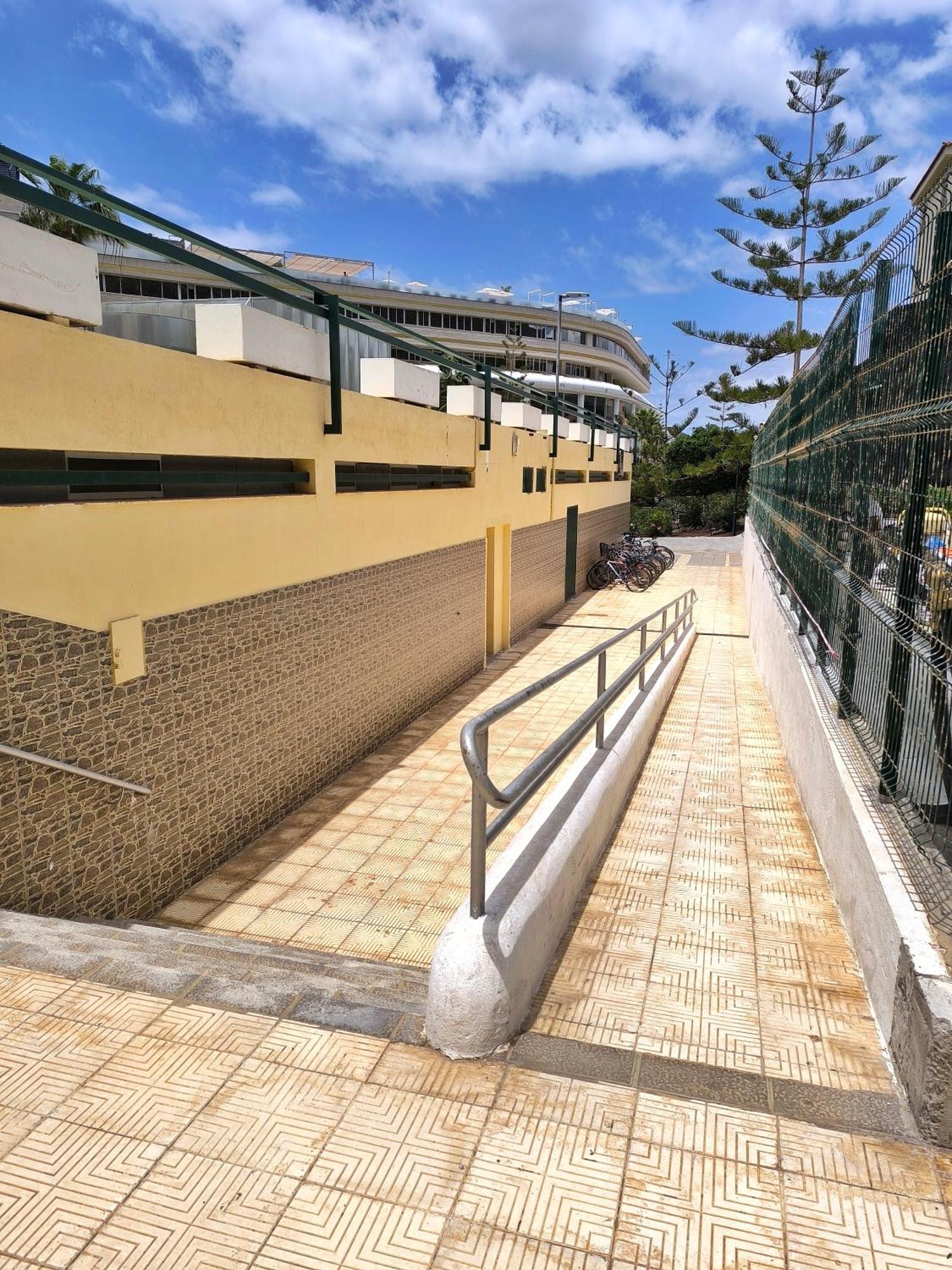 Sun Apartment - 3 Bedrooms, Priv Parking, Pool, Ac, Tv Channels, Fibre Net Los Cristianos  Extérieur photo